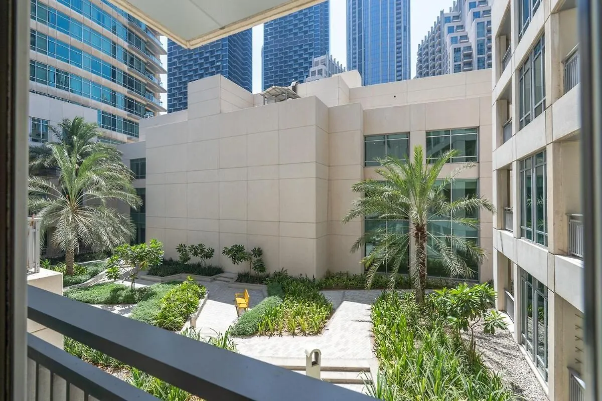Cozy Loft In Downtown With Greenery View, Sleeps 4 Apartment Dubai