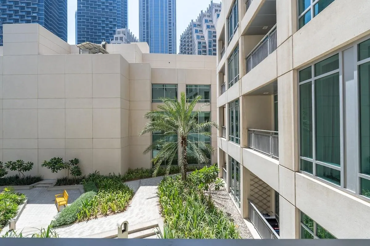 Cozy Loft In Downtown With Greenery View, Sleeps 4 Apartment Dubai