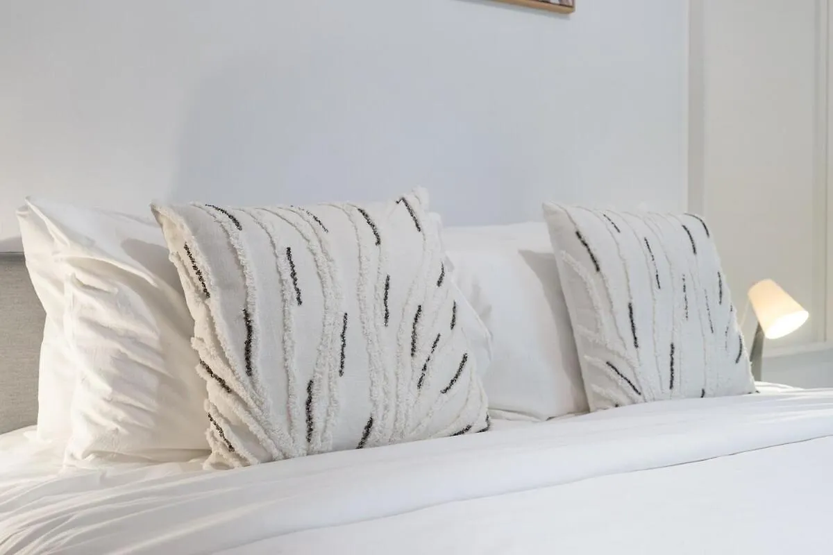 Cozy Loft In Downtown With Greenery View, Sleeps 4 Apartment Dubai 0*,