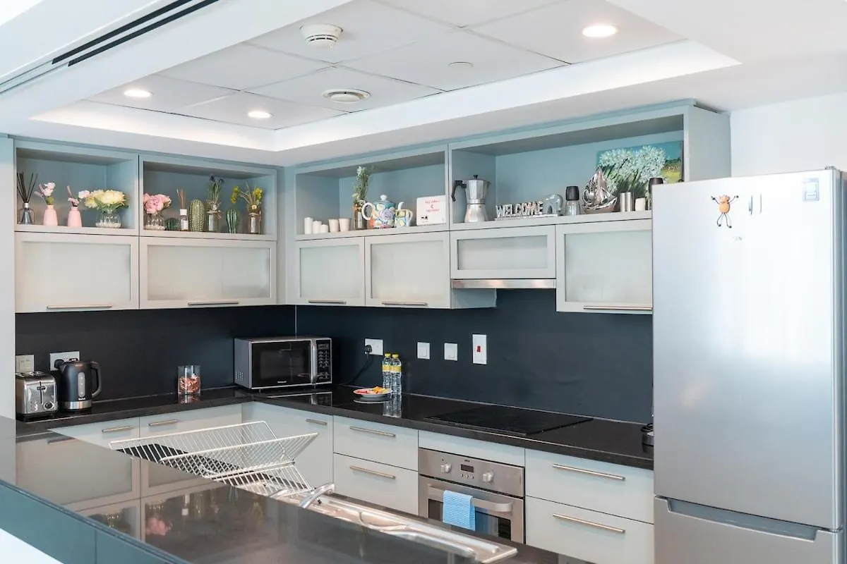 Cozy Loft In Downtown With Greenery View, Sleeps 4 Apartment Dubai