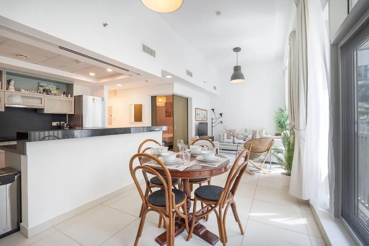 Cozy Loft In Downtown With Greenery View, Sleeps 4 Apartment Dubai